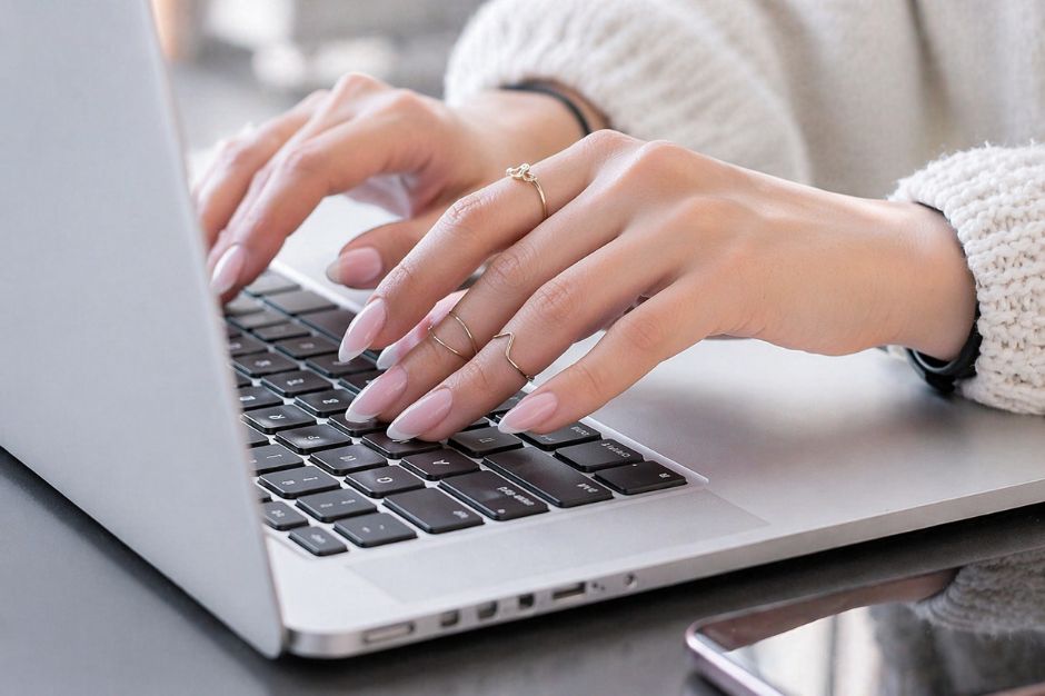 How to build a client base quickly as a nail technician – 6 proven tips for beginners